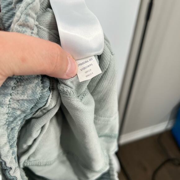 Athleta Farallon Shorts in Fog Camo Coast High Rise - Picture 6 of 6